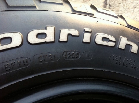 ขายยาง BF Goodrich Mud-Terrain KM2 285 75 r16 มี2เส้น ขายยาง BF Goodrich Mud-Terrain KM2 285 75 r16 มี2เส้น