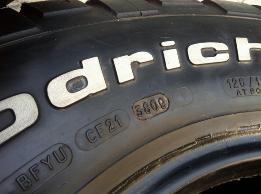 ขายยาง BF Goodrich Mud-Terrain KM2 285 75 r16 มี2เส้น ขายยาง BF Goodrich Mud-Terrain KM2 285 75 r16 มี2เส้น