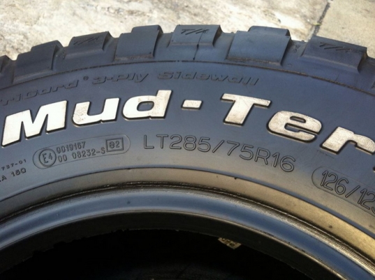 ขายยาง BF Goodrich Mud-Terrain KM2 285 75 r16 มี2เส้น ขายยาง BF Goodrich Mud-Terrain KM2 285 75 r16 มี2เส้น