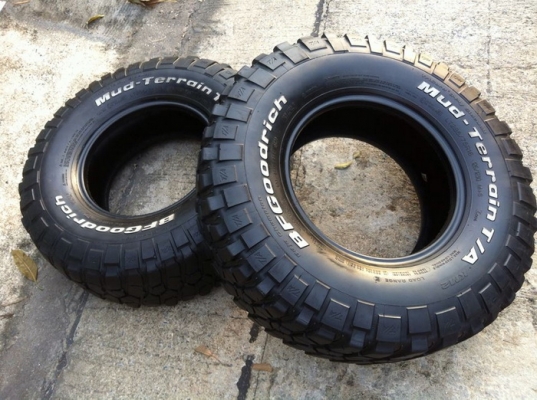 ขายยาง BF Goodrich Mud-Terrain KM2 285 75 r16 มี2เส้น ขายยาง BF Goodrich Mud-Terrain KM2 285 75 r16 มี2เส้น