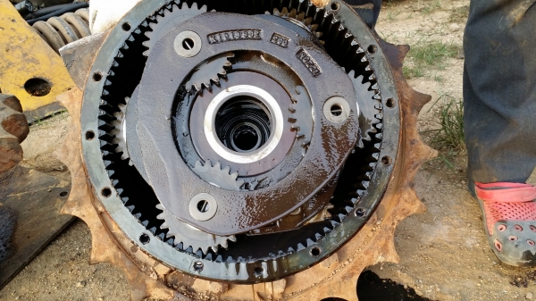 ขายด่วน อะใหล่ HITACHI EX 200-2 หลายรายการ