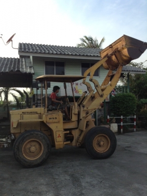 +++ ขายรถตักเอวอ่อน MITSUBISHI  WS300  สภาพดี  พร้อมใช้งาน  สนใจรายละเอียดโทร. ได้ครับ 081-659-7598 +++