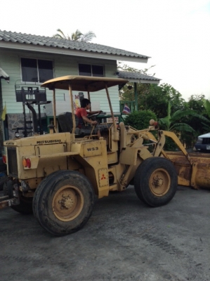 +++ ขายรถตักเอวอ่อน MITSUBISHI  WS300  สภาพดี  พร้อมใช้งาน  สนใจรายละเอียดโทร. ได้ครับ 081-659-7598 +++