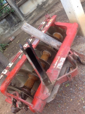 รถแทรกเตอร์คูโบต้า m5000 สภาพดีมากๆ  เดิมๆ  พร้อมใช้งาน ไปใช้ไม่ผิดหวัง  สภาพเดิมทั้งคัน มีผานดันหน้า เเละ ผานไถ  เเละ จอบหมุน