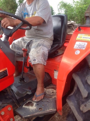 รถแทรกเตอร์คูโบต้า m5000 สภาพดีมากๆ  เดิมๆ  พร้อมใช้งาน ไปใช้ไม่ผิดหวัง  สภาพเดิมทั้งคัน มีผานดันหน้า เเละ ผานไถ  เเละ จอบหมุน