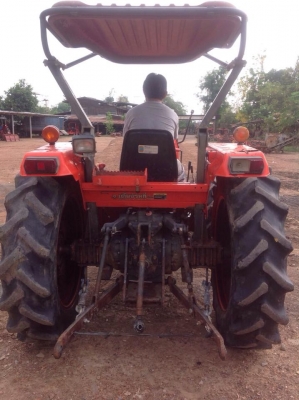 รถแทรกเตอร์คูโบต้า m5000 สภาพดีมากๆ  เดิมๆ  พร้อมใช้งาน ไปใช้ไม่ผิดหวัง  สภาพเดิมทั้งคัน มีผานดันหน้า เเละ ผานไถ  เเละ จอบหมุน