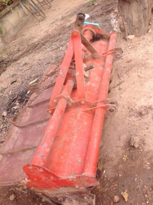 รถแทรกเตอร์คูโบต้า m5000 สภาพดีมากๆ  เดิมๆ  พร้อมใช้งาน ไปใช้ไม่ผิดหวัง  สภาพเดิมทั้งคัน มีผานดันหน้า เเละ ผานไถ  เเละ จอบหมุน