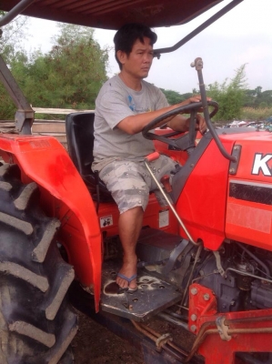 รถแทรกเตอร์คูโบต้า m5000 สภาพดีมากๆ  เดิมๆ  พร้อมใช้งาน ไปใช้ไม่ผิดหวัง  สภาพเดิมทั้งคัน มีผานดันหน้า เเละ ผานไถ  เเละ จอบหมุน