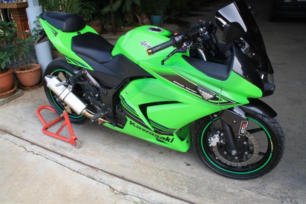 ขาย NINJA 250 ปี 2012 สีเขียว เครื่องดี ท่อสูตร แต่งมาครบ ทะเบียนพร้อมโอน 93000