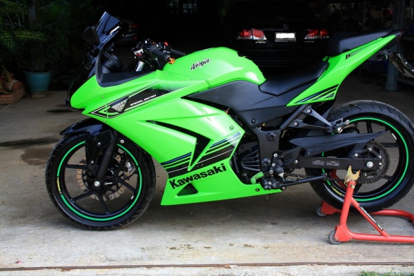 ขาย NINJA 250 ปี 2012 สีเขียว เครื่องดี ท่อสูตร แต่งมาครบ ทะเบียนพร้อมโอน 93000