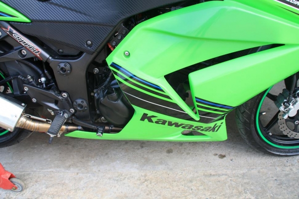 ขาย NINJA 250 ปี 2012 สีเขียว เครื่องดี ท่อสูตร แต่งมาครบ ทะเบียนพร้อมโอน 93000