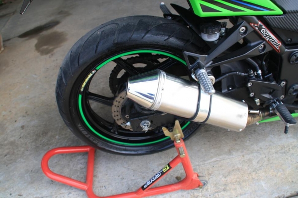 ขาย NINJA 250 ปี 2012 สีเขียว เครื่องดี ท่อสูตร แต่งมาครบ ทะเบียนพร้อมโอน 93000