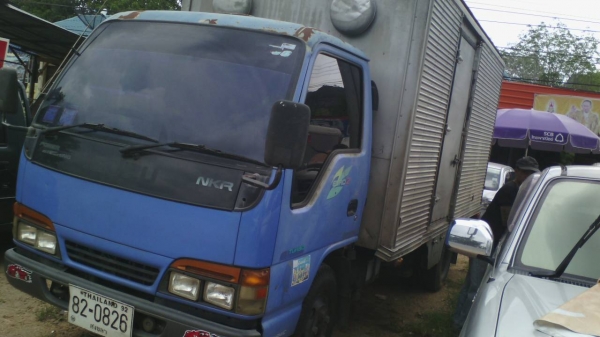 ขายรถ 6 ล้อตู้แห้ง ISUZU NKR 130 แรงม้าเทอร์โบ ปี 2544 ราคา 400000