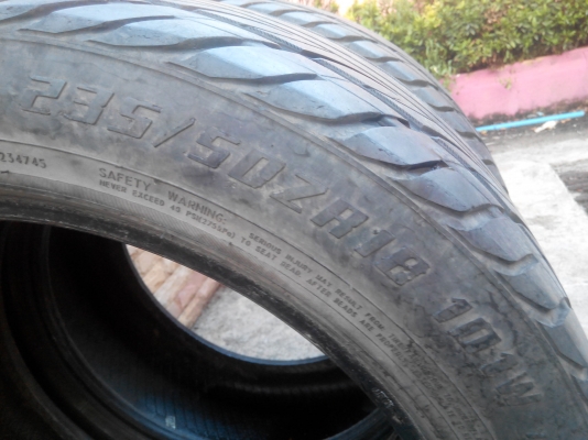 ขาย 235-50-18 ปี09 18คู่สวยๆ ขาย1400ไม่บวม สนจัย 0898128457