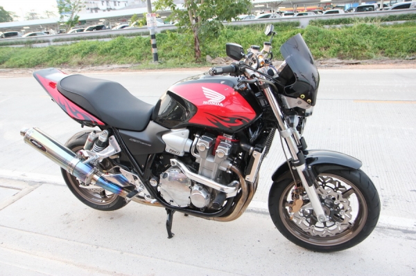 ขาย HONDA CB1300ปี 2005 หัวฉีด แต่งเต็มๆๆ พร้อมสรรพสามิต ยางใหม่ๆ
