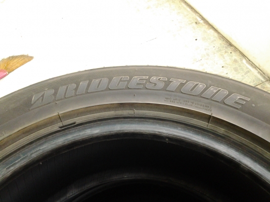 บริสโตน 215/55/16 ดอกตรูมๆ