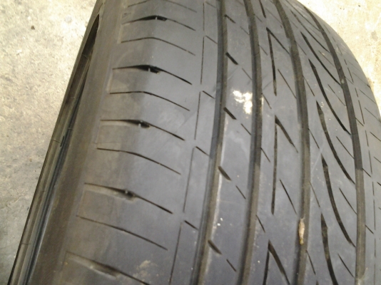 บริสโตน 215/55/16 ดอกตรูมๆ