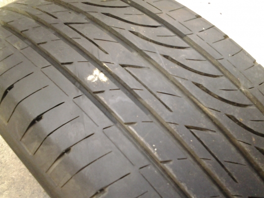 บริสโตน 215/55/16 ดอกตรูมๆ