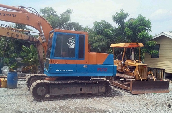 ขายคู่KOMATSU  PC100-3/D20-5