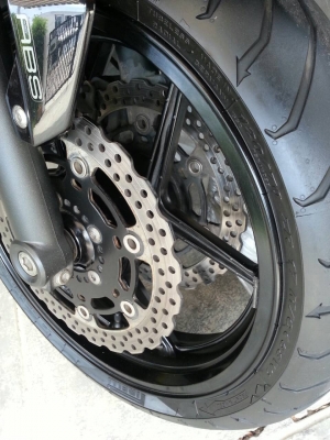 ขายNINJA 650 2012 สีดำเงา ออกศูนย์โมโตตากสิน รถซื้อเงินสด เจ้าของมือเดียว สภาพใหม่ใช้น้อย23,xxxกม.(แท้)ดูแลดี ขี่ไม่ลากรอบสูงท่อเดิม(ไม่เคยเปลี่ยนท่อ) เข้าเช็คศูนย์ตรงกำหนดและเข้าเช็ค24,000กม.แล้วที่โมโตตากสิน รถสมบูรณ์ไม่มีปัญหาใดๆครับ พร้อมของแต่ง ยางPI