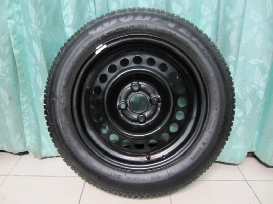 ขายกะทะพร้อมยางป้ายแดง Honda Jazz ขอบ 15 สภาพใหม่มากๆ