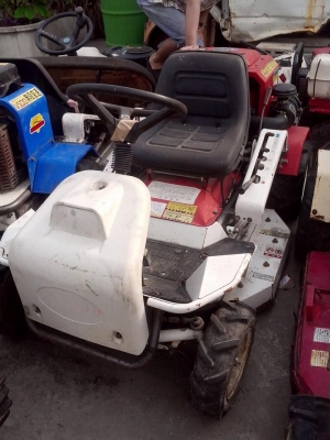 ขายรถตัดหญ้านั่งขับเก่าญี่ปุ่น คันที่1  สภาพสวยครับ