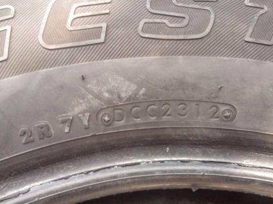 ขายยางสวยมากครับ ขอบ 265/65/17 ปี2013 -265/55/17 ปี2012 ขายยางสวยมากครับ ขอบ 265/65/17 ปี2013 -265/55/17 ปี2012