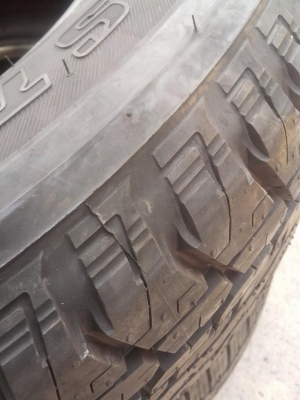 ขายยางสวยมากครับ ขอบ 265/65/17 ปี2013 -265/55/17 ปี2012 ขายยางสวยมากครับ ขอบ 265/65/17 ปี2013 -265/55/17 ปี2012