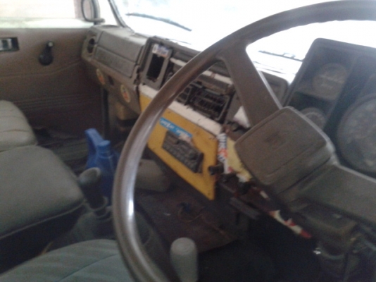 ***รถยังอยู่***สิบล้ออีซูสุ (สองเพลา )  ไม่ดั้ม 220 แรงม้า  ระบลากพ่วงพร้อม พร้อมใช้งาน  เล่มพร้อมโอน