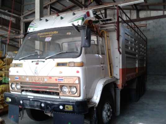 ***รถยังอยู่***สิบล้ออีซูสุ (สองเพลา )  ไม่ดั้ม 220 แรงม้า  ระบลากพ่วงพร้อม พร้อมใช้งาน  เล่มพร้อมโอน