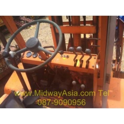 ขับเคลื่อน 4 ล้อ    รถยก 2.5 ตัน  toyota