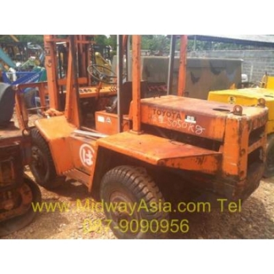 ขับเคลื่อน 4 ล้อ    รถยก 2.5 ตัน  toyota