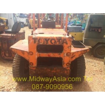 ขับเคลื่อน 4 ล้อ    รถยก 2.5 ตัน  toyota