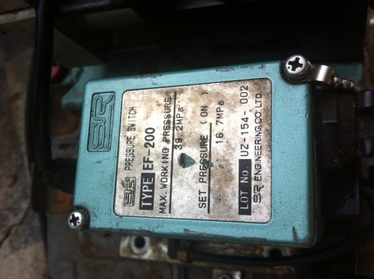 ปั๊มไฮดรอลิกแบบใช้ลมขับ ยี่ห้อ SR  PUMP  ตัวเล็กใช้งานง่าย มีวาล์วไฟฟ้าควบคุมและปรั้บตั้งแรงดันได้ในตัว