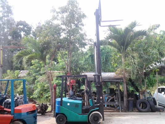 ขายรถโฟล์คลิฟท์ SHINKO 2.5ตัน เครื่องยนต์ดีเซล2300นิสสัน ปี2008 เสาร์สูง 5 เมตร พร้อมใช้งานครับขาย 149000 บาท