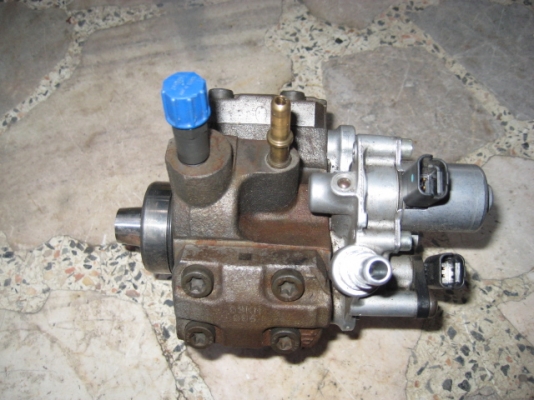 ขายปั้มคอมมอนเรล 3 โรเตอร์ 4,300 เหลือ 2,800