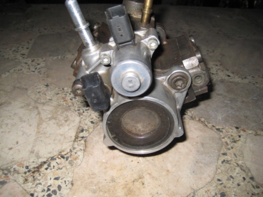 ขายปั้มคอมมอนเรล 3 โรเตอร์ 4,300 เหลือ 2,800