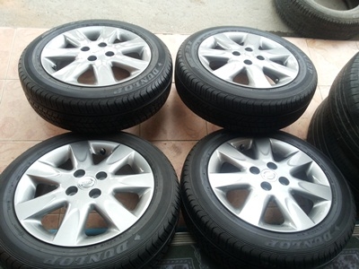 ขายล้อแม็กNISSAN March ขอบ 15(สีกัล) พร้อมยาง 175/60/15 1 ชุด