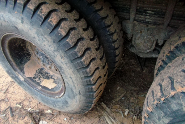 ขายด่วนรถสิบล้อหลงFN527TDชีL3923ดรั้มเครือง195แรงม้า