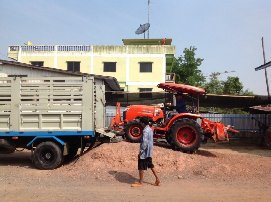 ปัญญาแทรคเตอร์มาแล้ว...จัดมาให้ คูโบต้า L3608 ใบมีดคานล่าง ผาน6X22 พร้อมโรตาลี่ตราช้าง ทำงาน1286ชม. พร้องจัดส่งทั่วไทยคับ จัดส่ง อ.เมือง จ.พิจิตร