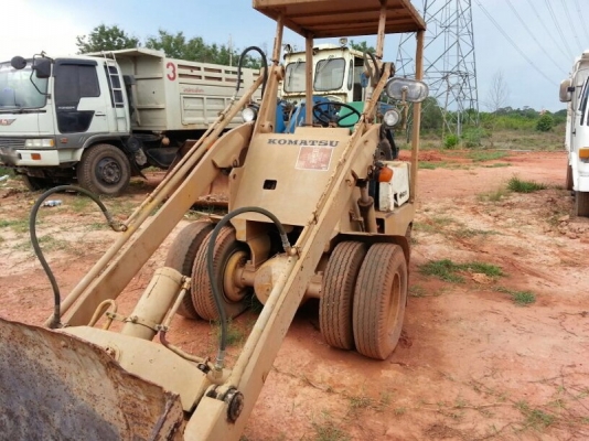 รถตัก 6 ล้อ KOMATSU  SD10.  สนใจติดต่อ 081 - 6079515