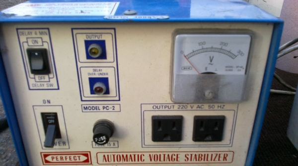 เครื่องควบคุมแรงดันไฟ 220 โวลท์ 3000 วัตต์
