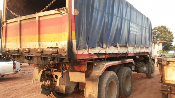 **1,050,000 บ.ต่อรอง**ขาย10ล้อ2เพลาดั้ม "หลงโบ" MITSU FN527M-TF6203 ปี40 เครื่อเดิมเกียร์เดิม เกียร์ 10สปีด เครื่องมีอ่อนนิดหน่อยช่วงล่างคัสซีสวยเดิม ไม่ปะไม่ดาม กระบะดั้มเหล็กสภาพดี ไม่ผุ เบรคใหญ่เพลาบุ๋ม หัวเก๋งดีไม่ผุ ภายในดีคอนโซลครบ พ.พาวเว