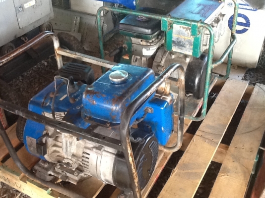 เครื่องปั่นไฟ2เครื่องyamahaและhayashi