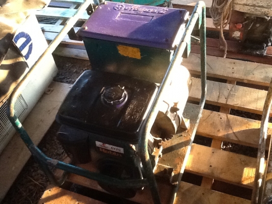 เครื่องปั่นไฟ2เครื่องyamahaและhayashi