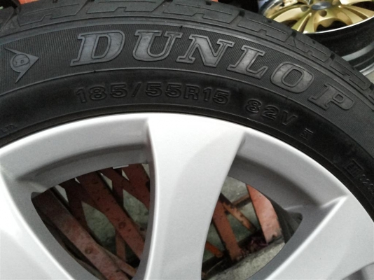 ล้อแม็กซ์มาสด้า2 ปี2013  ยาง 185 55 15 สภาพป้ายแดง