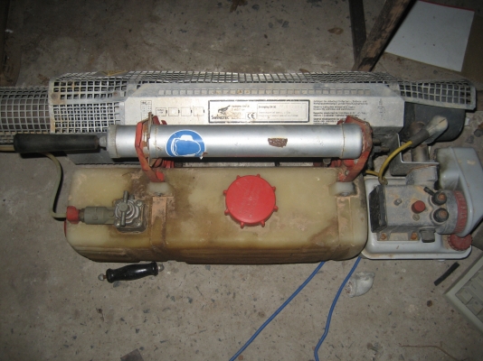 เครื่องพ่นฉีดยุง    ตามสภาพ  ประมูลมา  เผื่อใช้ประโยนช์  4,000บาท