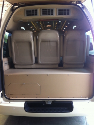 รถตู้พร้อมแต่ง วีไอพี พร้อมออกทันที