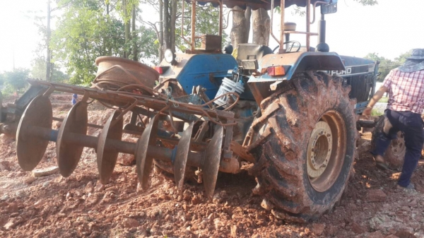 ขายรถไถ Ford 6640 สภาพพร้อมใช้งาน เดิม 081183154 ขายรถไถ Ford 6640 สภาพพร้อมใช้งาน เดิม 081183154