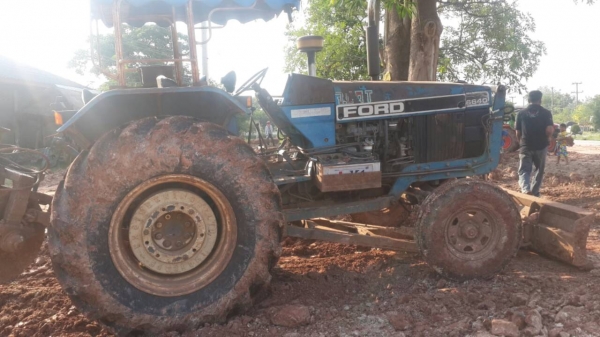 ขายรถไถ Ford 6640 สภาพพร้อมใช้งาน เดิม 081183154 ขายรถไถ Ford 6640 สภาพพร้อมใช้งาน เดิม 081183154